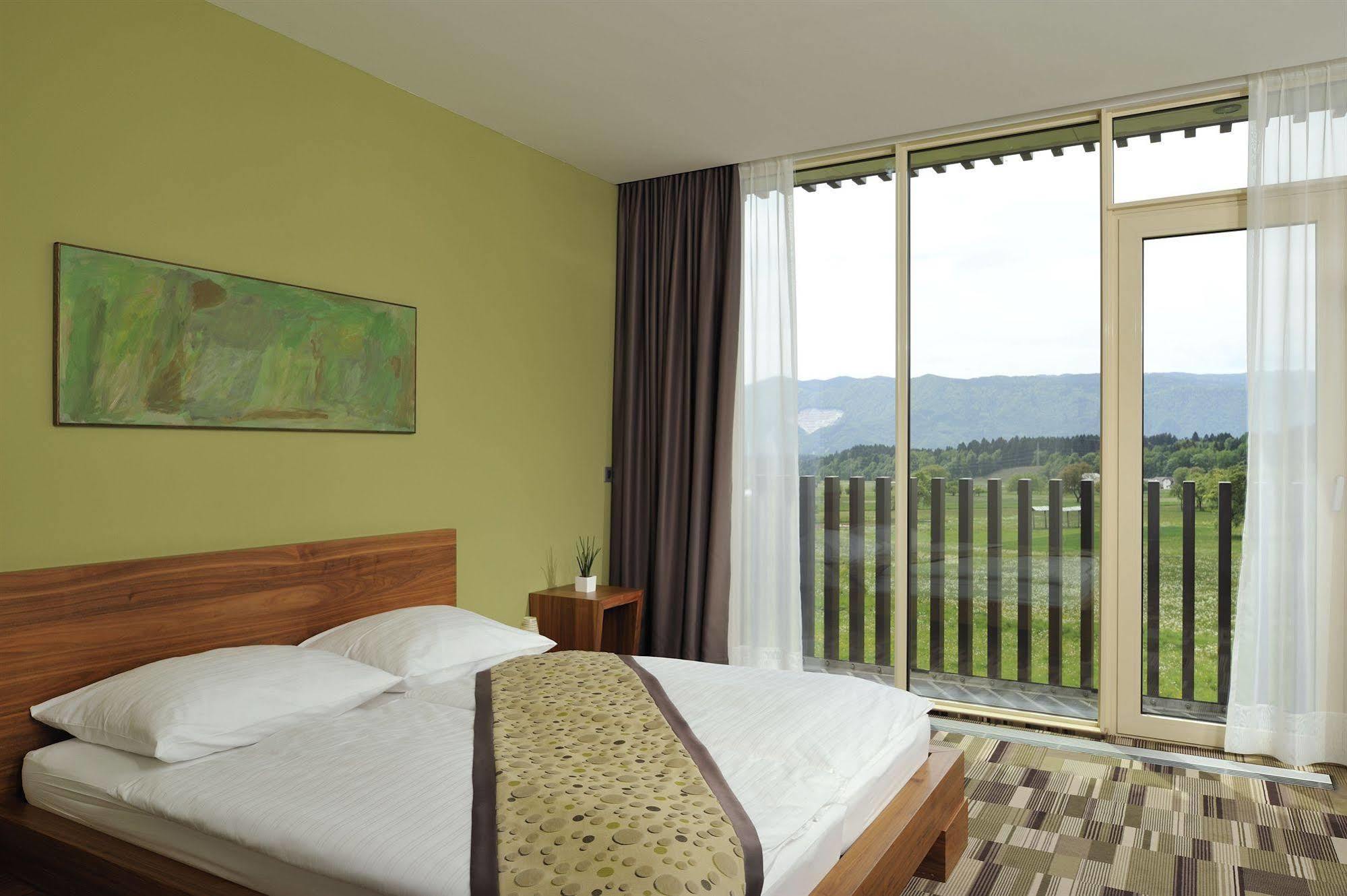 Lambergh Chateau & Hotel Dvorska Vas Dış mekan fotoğraf